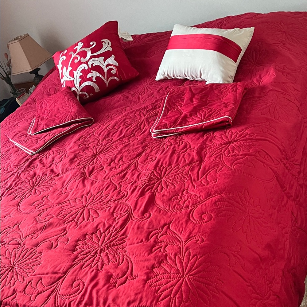 Brand new,red Bedding Set. 2 decorative pillows, 2 pillows cover. Smoke free